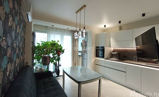 Продажа 2-комн квартиры на вторичном рынке Рябиновая улица,  д. 3 к4