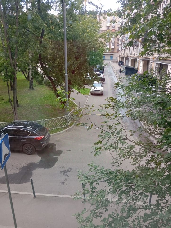 Продажа 2-комн квартиры на вторичном рынке улица Бориса Галушкина, 21