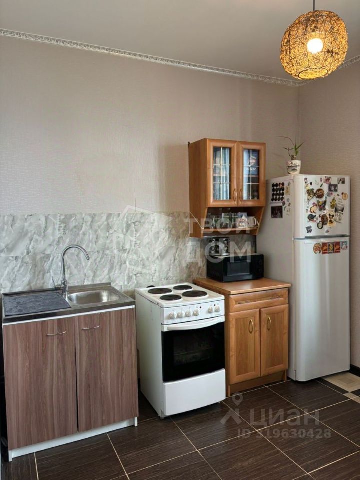 Продажа 1-комн квартиры на вторичном рынке проспект Героев, 18