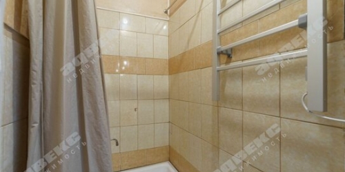 3-комн квартира улица Седова,  д. 80