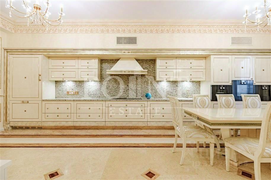 Продажа 4-комн квартиры на вторичном рынке переулок Хилков, 1