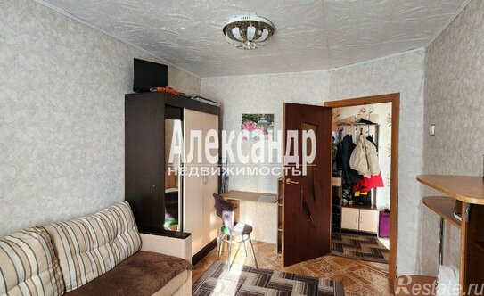 Продажа 3-комн квартиры на вторичном рынке Кириши г, Мира ул,  д. 10