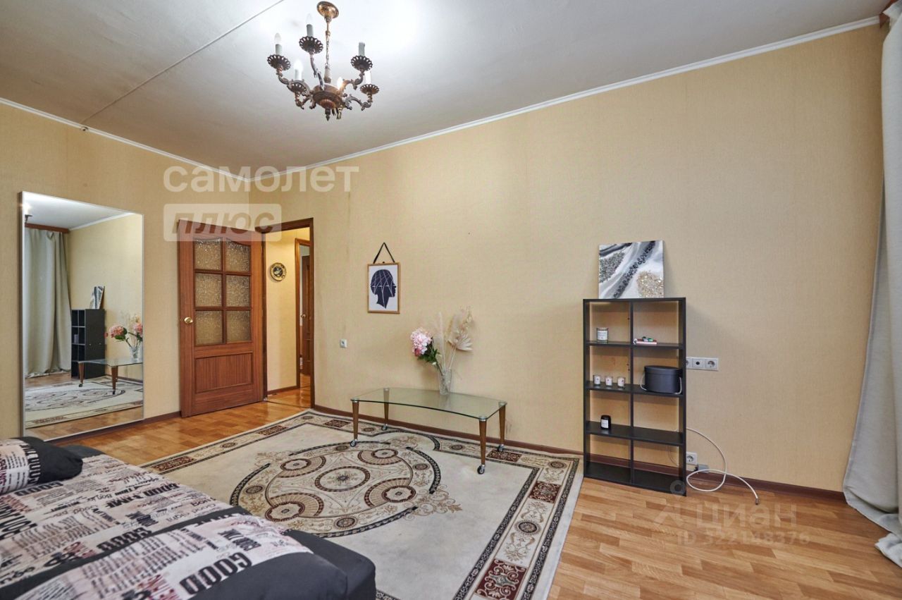 Продажа 3-комн квартиры на вторичном рынке Звездный бульвар, 14