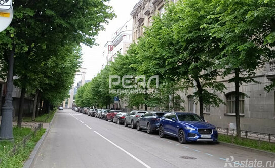 Продажа 3-комн квартиры на вторичном рынке Каменноостровский пр-кт,  д. 67