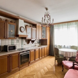 Продажа 4-комн квартиры на вторичном рынке ул Кедрова,  д. 21,  к. 2