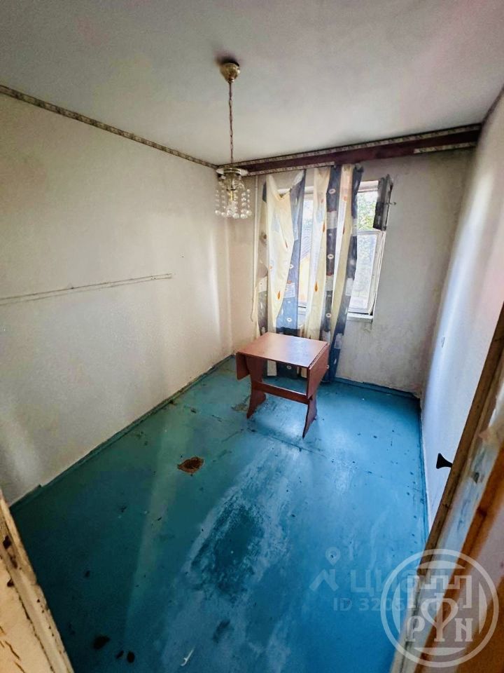 Продажа 4-комн квартиры на вторичном рынке Луга, проспект Кирова, 10