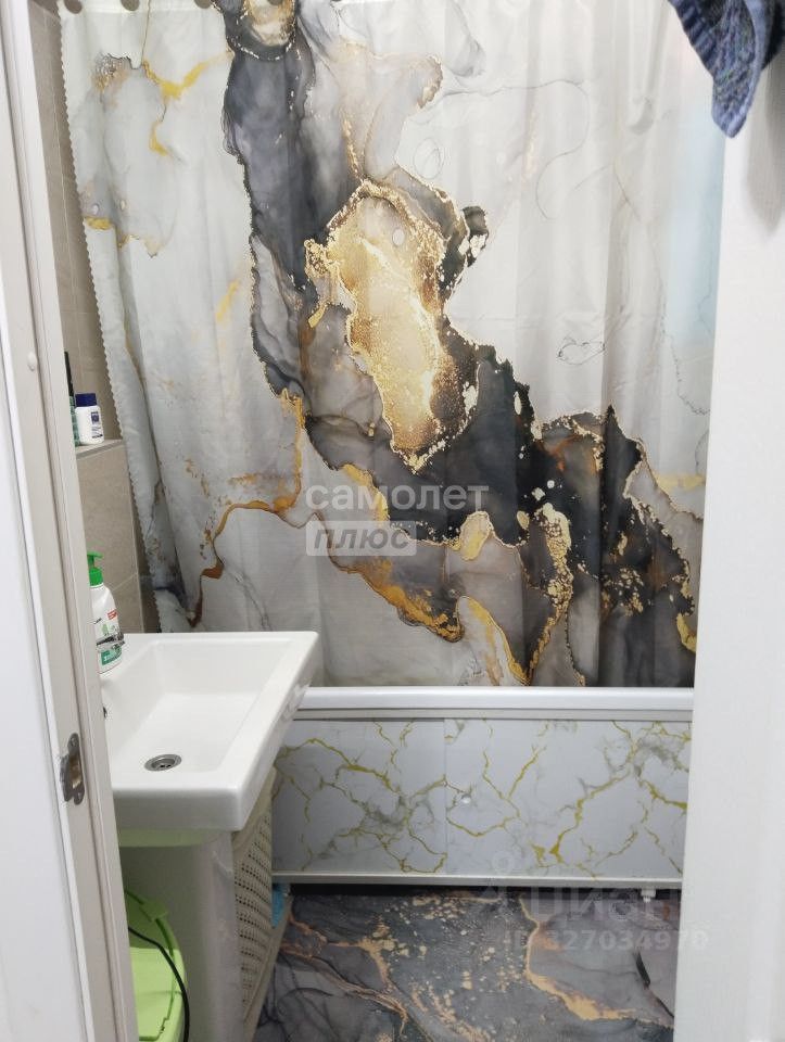 Продажа 2-комн квартиры на вторичном рынке улица Чароитовая, 1к1