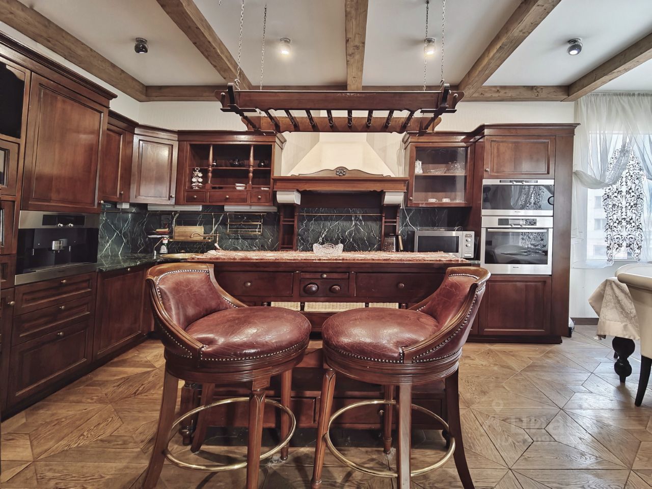 Аренда 4-комн квартиры на вторичном рынке набережная Воскресенская, 4