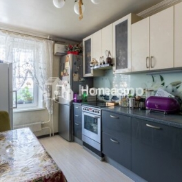 Продажа 1-комн квартиры на вторичном рынке Духовской пер,  д. 14