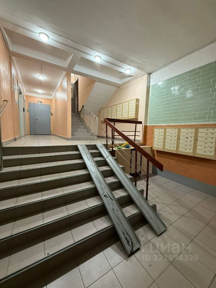 Продажа 2-комн квартиры на вторичном рынке улица Маршала Захарова, 10К2