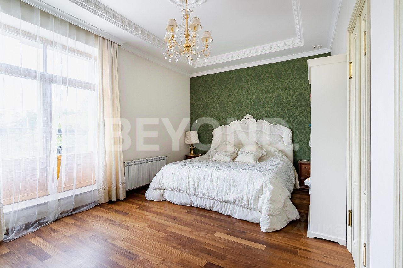 Продажа 6-комн квартиры на вторичном рынке Морской проспект, 24