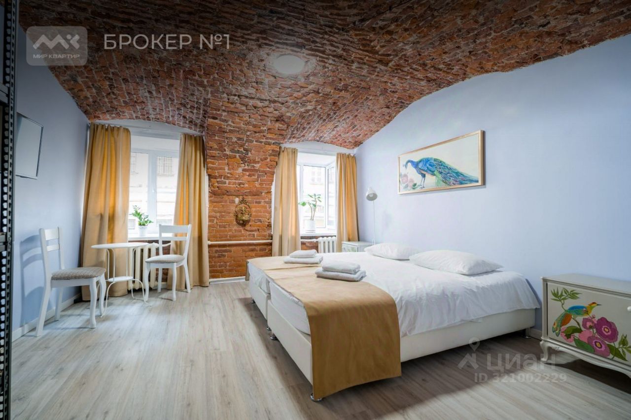 Продажа 4-комн квартиры на вторичном рынке набережная Реки Мойки, 1/8