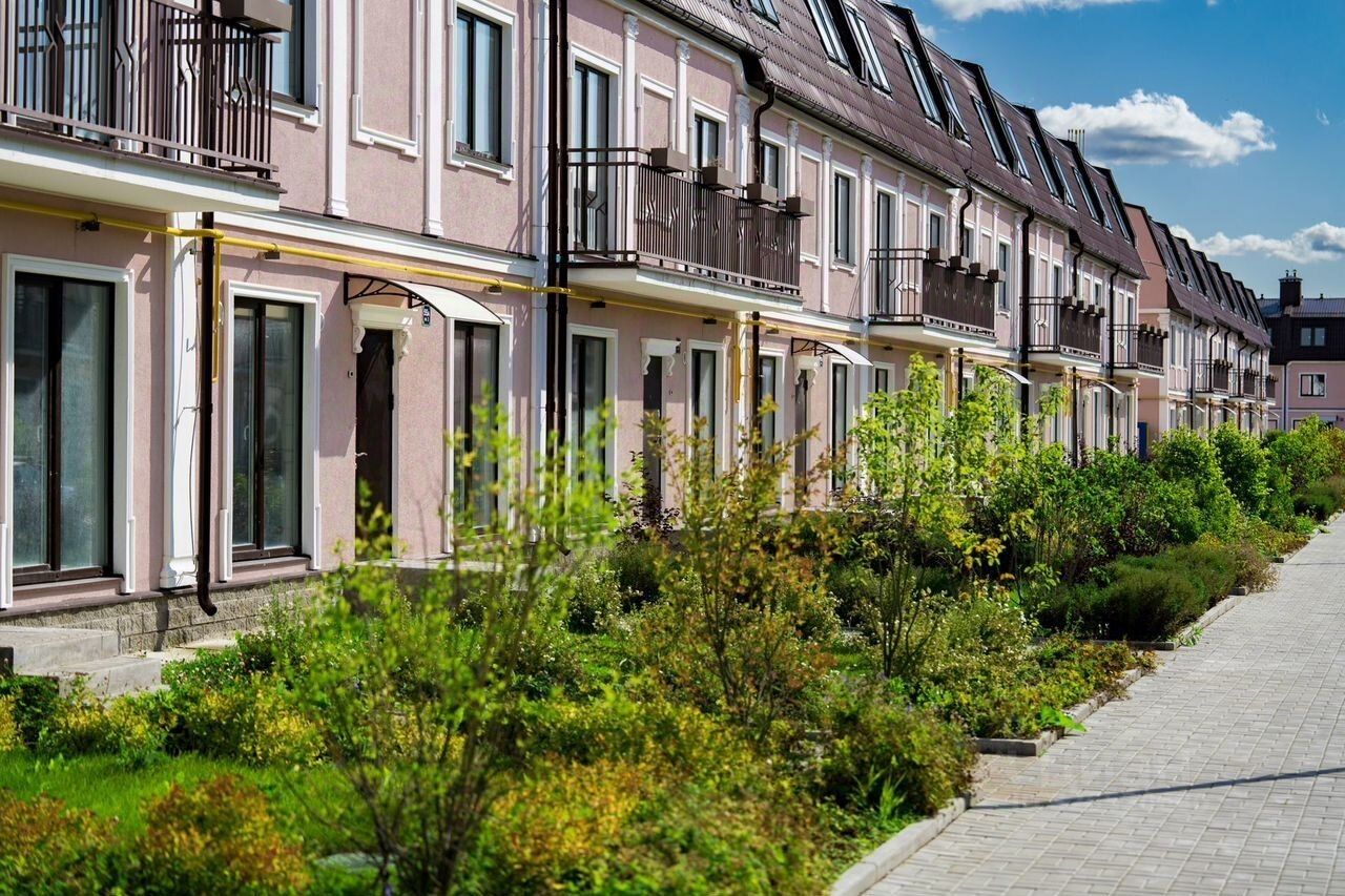 Продажа 5-комн квартиры на вторичном рынке д. Новосаратовка, Жилой комплекс Невская усадьба, 56Б