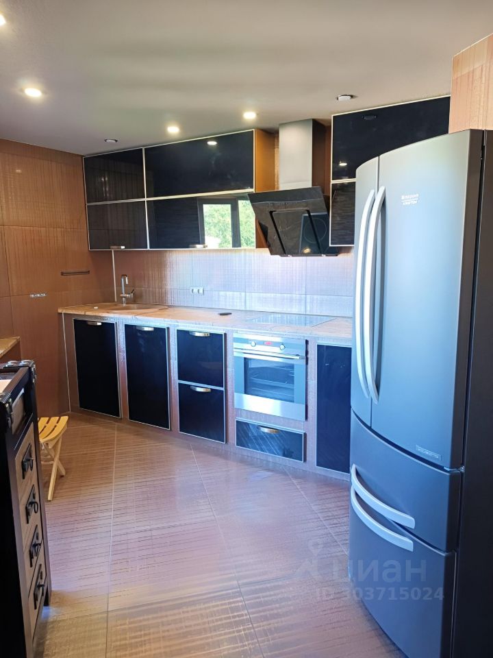 Аренда 3-комн квартиры на вторичном рынке Павловск, Слуцкая улица, 7