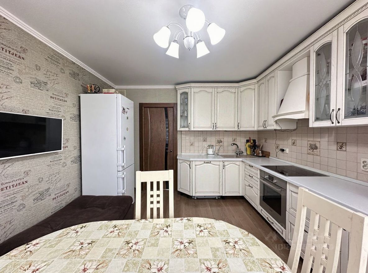 Продажа 3-комн квартиры на вторичном рынке улица Летчика Грицевца, 12