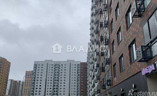 Продажа 3-комн квартиры на вторичном рынке Кварцевая ул,  д. 5 к1