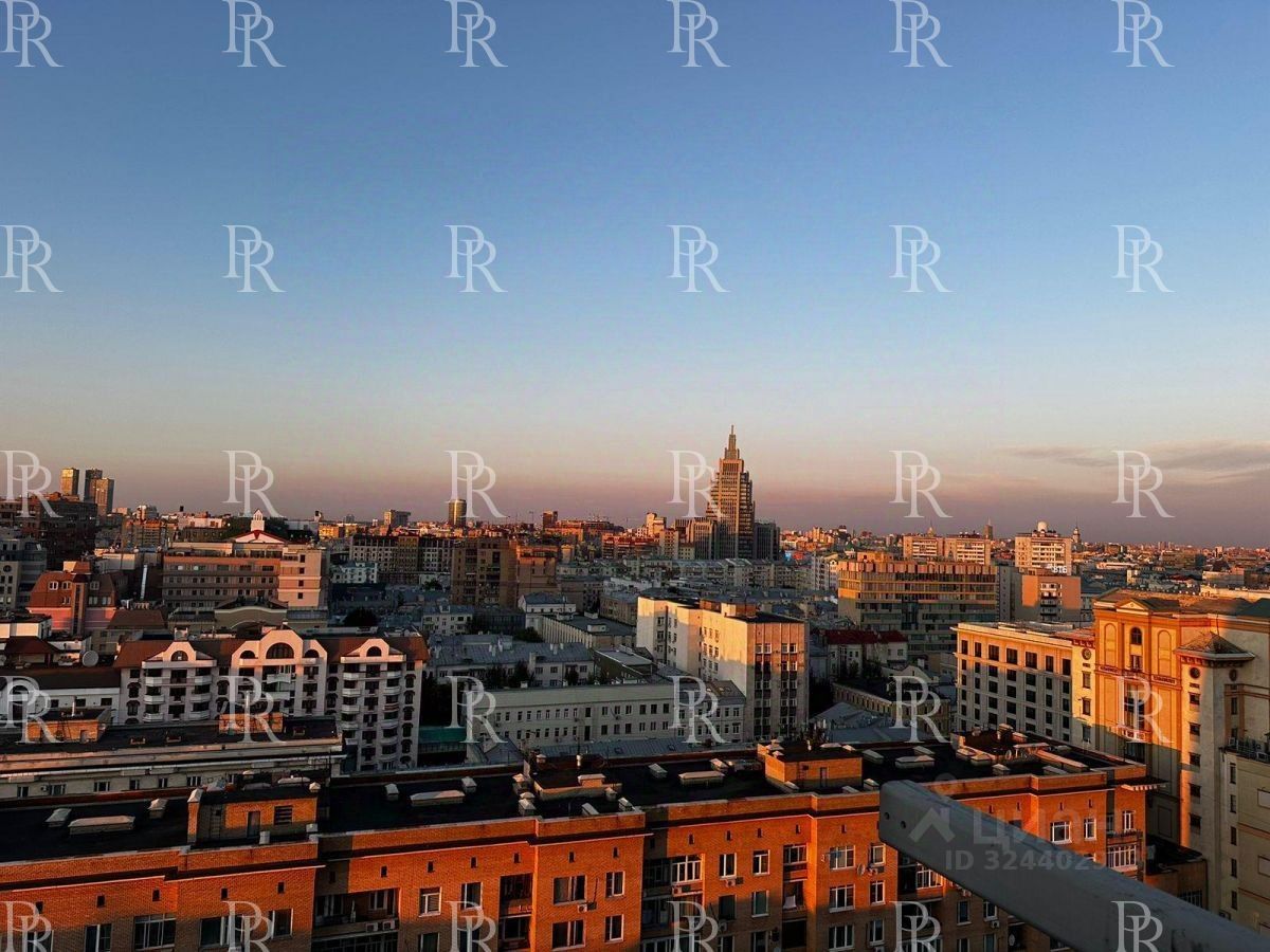 Продажа 4-комн квартиры на вторичном рынке 2-я Брестская улица, 6