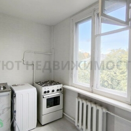 Продажа 1-комн квартиры на вторичном рынке Красная горка, Комсомольская улица,  д. 4