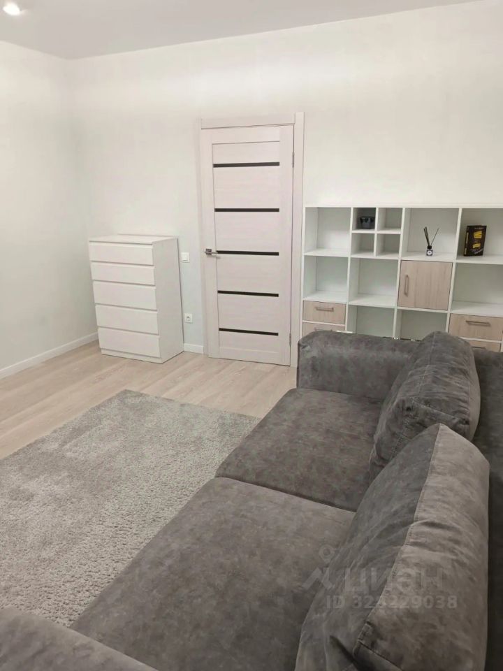 Продажа 2-комн квартиры на вторичном рынке Мурино, бульвар Петровский, 5