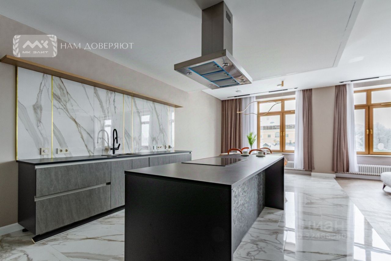 Продажа 5-комн квартиры на вторичном рынке Смольный проспект, 17