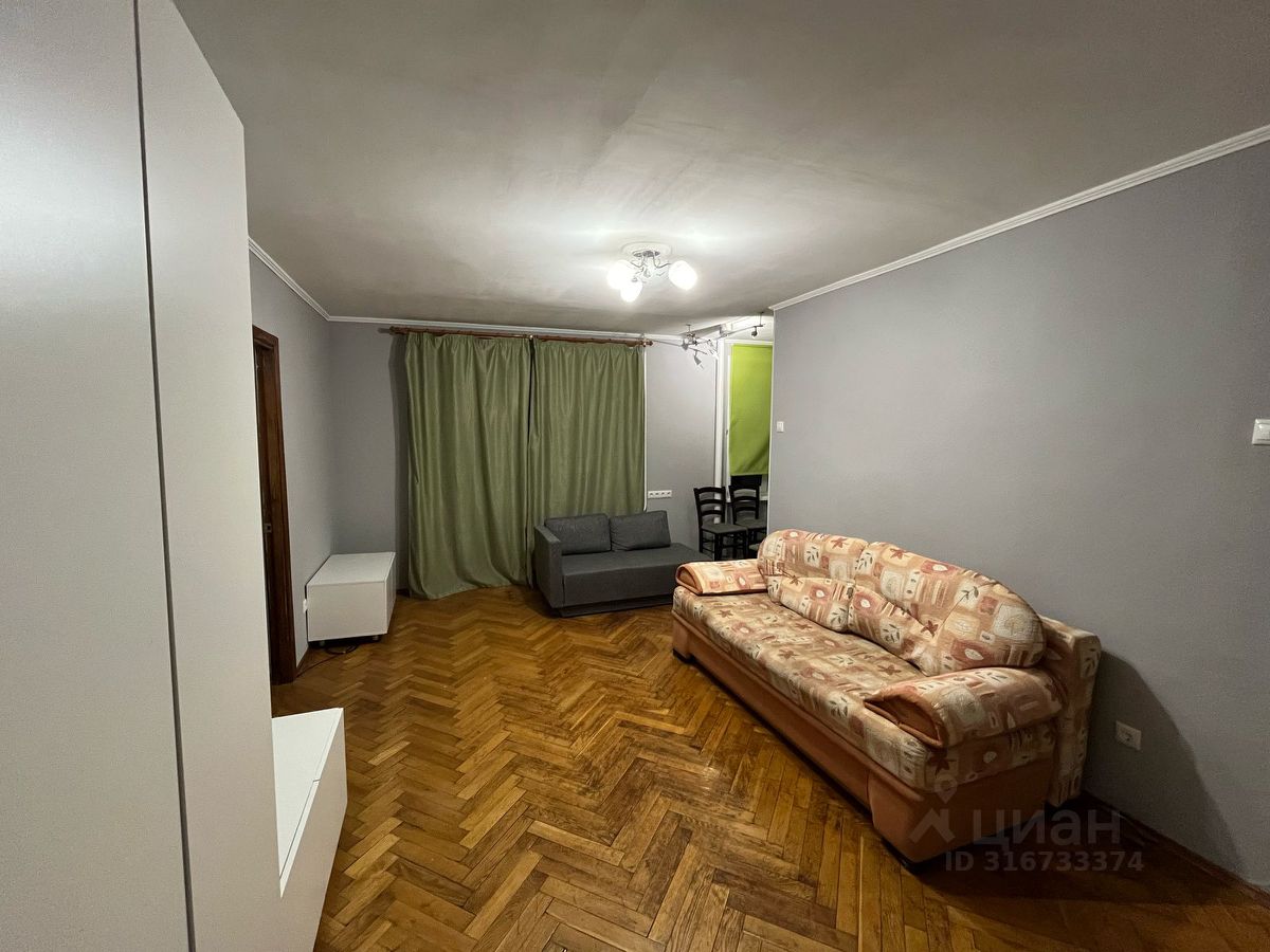 Аренда 2-комн квартиры на вторичном рынке Есенинский бульвар, 3