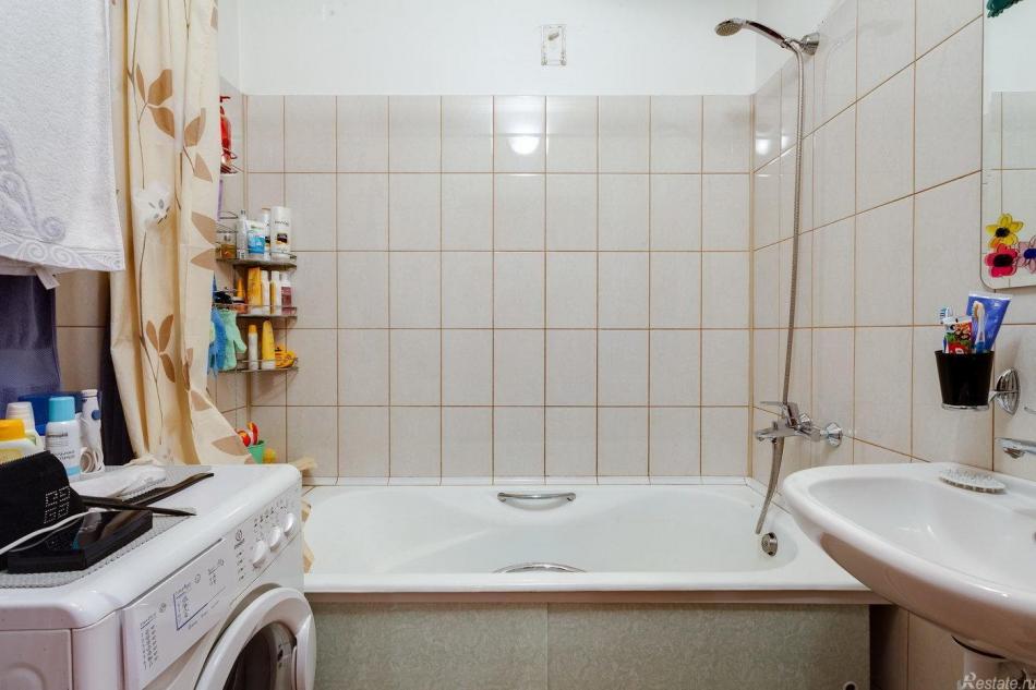 Продажа 2-комн квартиры на вторичном рынке Смолячкова ул,  д. 12