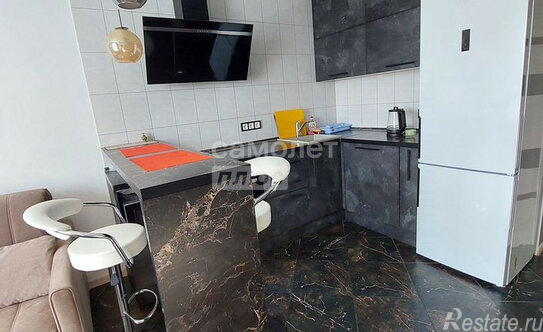 Продажа 2-комн квартиры на вторичном рынке улица Александры Монаховой,  д. 98 к2