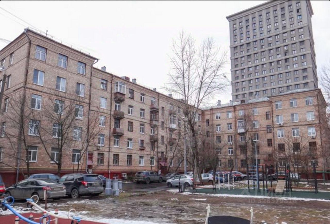 Продажа 2-комн квартиры на вторичном рынке улица Берзарина, 26