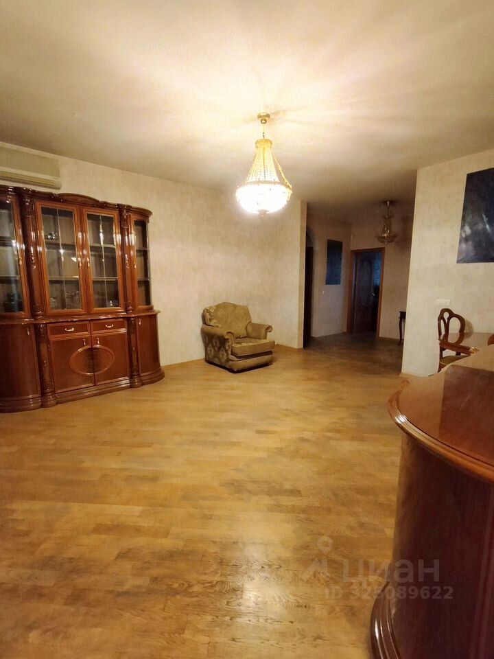 Продажа 4-комн квартиры на вторичном рынке Привольная улица, 25