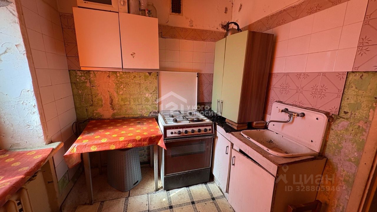 Продажа 2-комн квартиры на вторичном рынке пос. Стрельна, улица Гоголя, 8