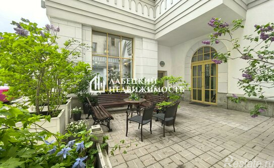 Продажа 4-комн квартиры на вторичном рынке улица Маршала Соколовского,  д. 5