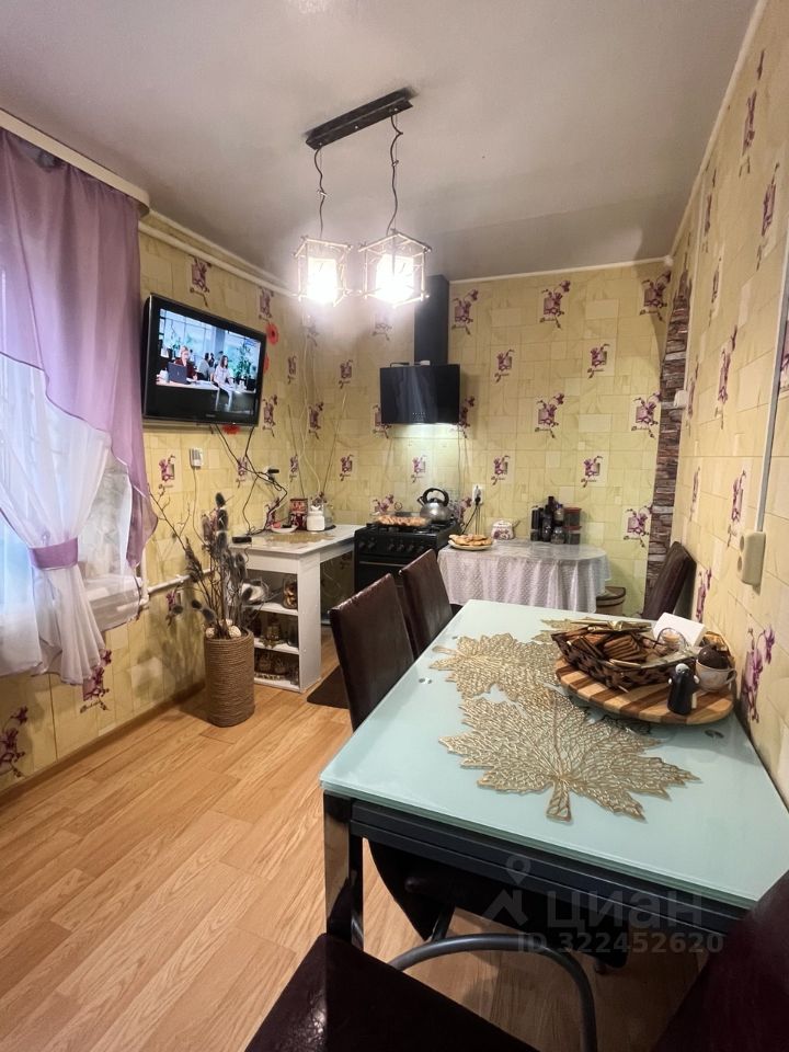 Продажа дома Луга, Парковая улица, 16