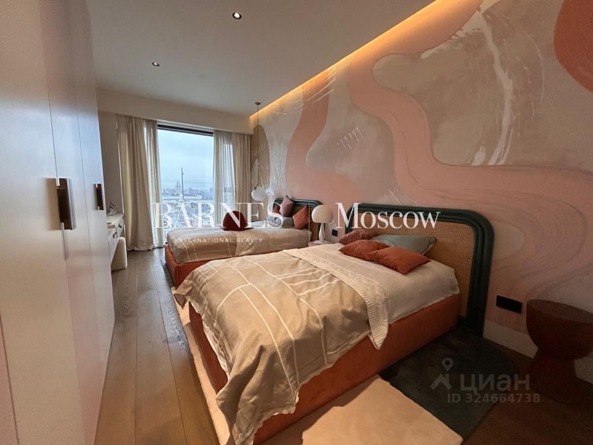 Продажа 3-комн квартиры на вторичном рынке Поклонная улица, 9