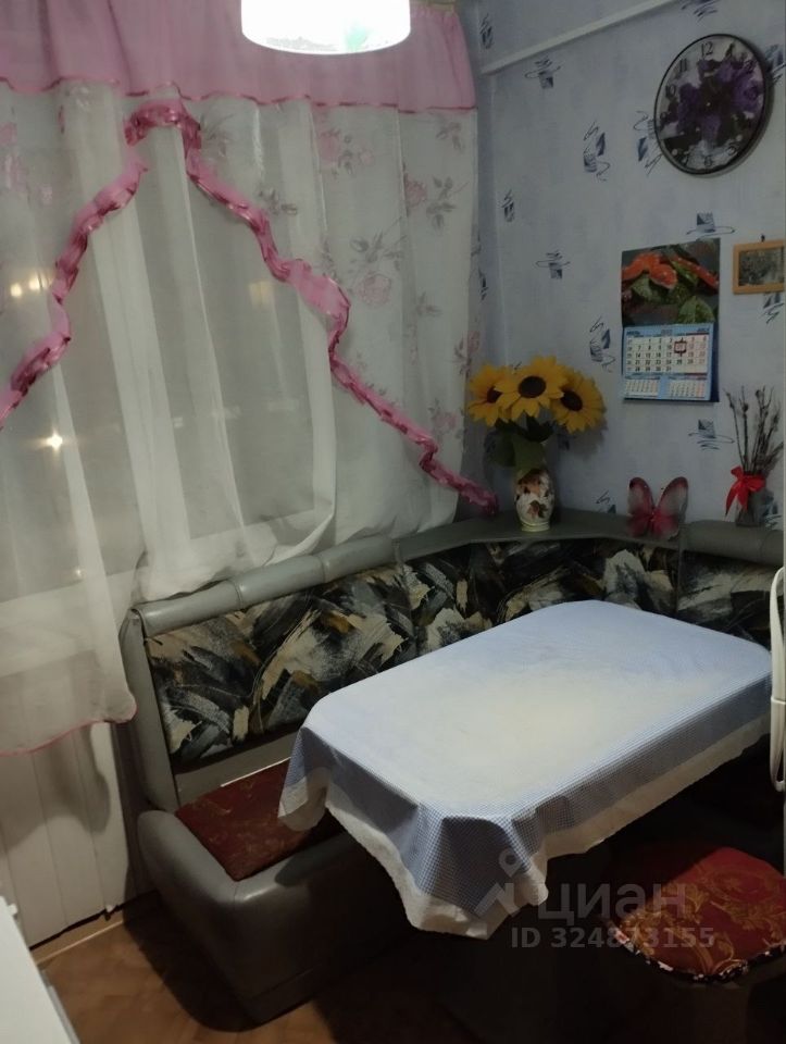 Продажа 2-комн квартиры на вторичном рынке пос. Оредеж, улица Ленина, 12