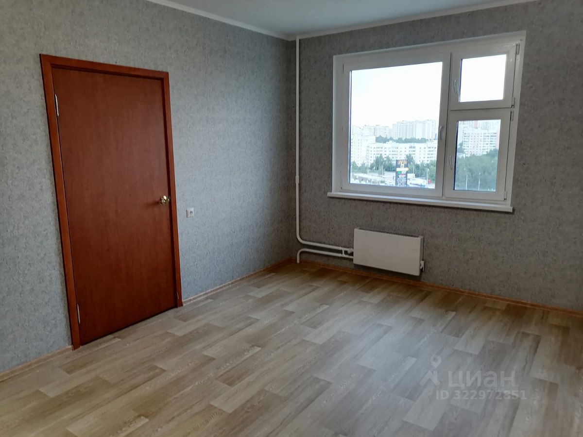 Продажа 2-комн квартиры на вторичном рынке улица Александры Монаховой, 105к1