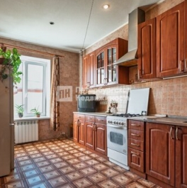 Продажа 3-комн квартиры на вторичном рынке Театральная площадь,  д. 12