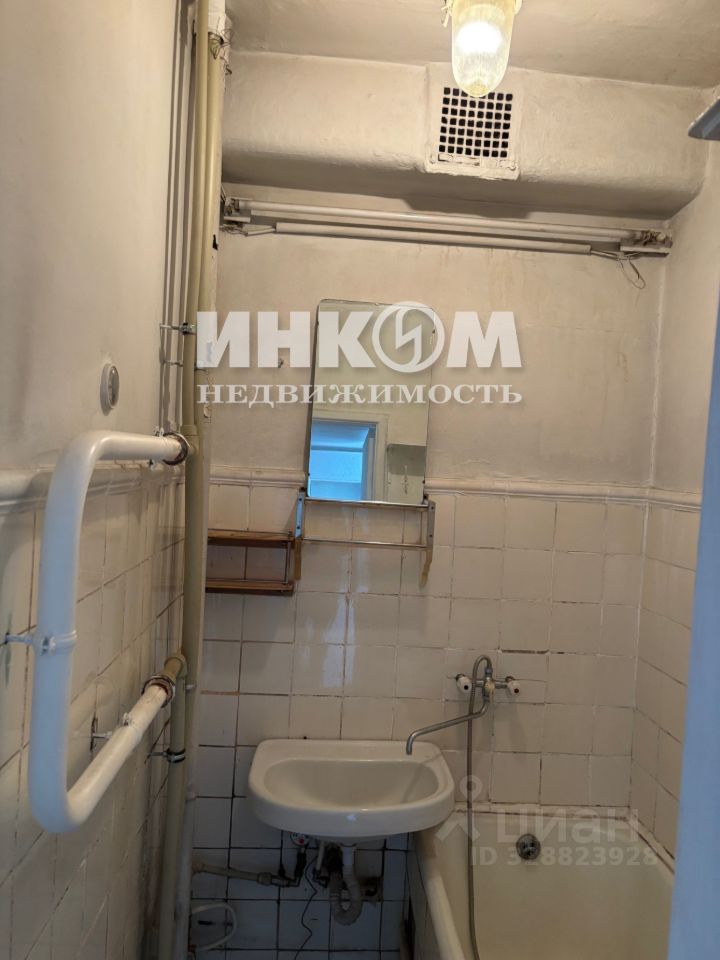 Продажа 1-комн квартиры на вторичном рынке Сиреневый бульвар, 4/23