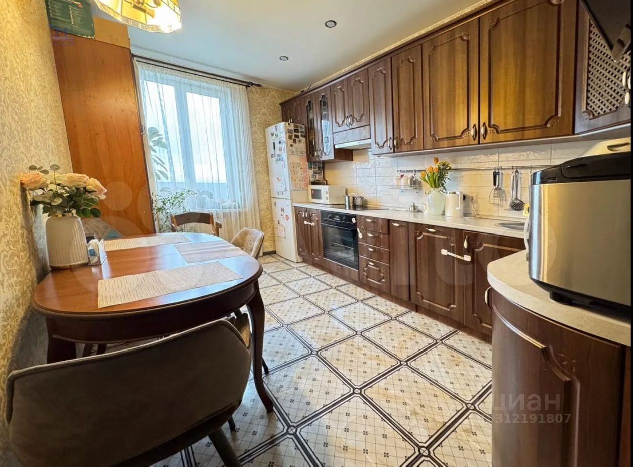 Продажа 2-комн квартиры на вторичном рынке пос. Янино-1, улица Кольцевая, 8к1