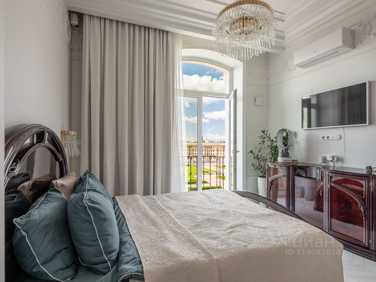 Продажа 3-комн квартиры на вторичном рынке проспект Стачек, 16