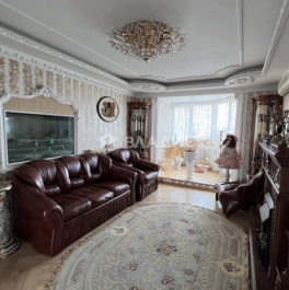 Продажа 4-комн квартиры на вторичном рынке улица Грекова,  д. 5