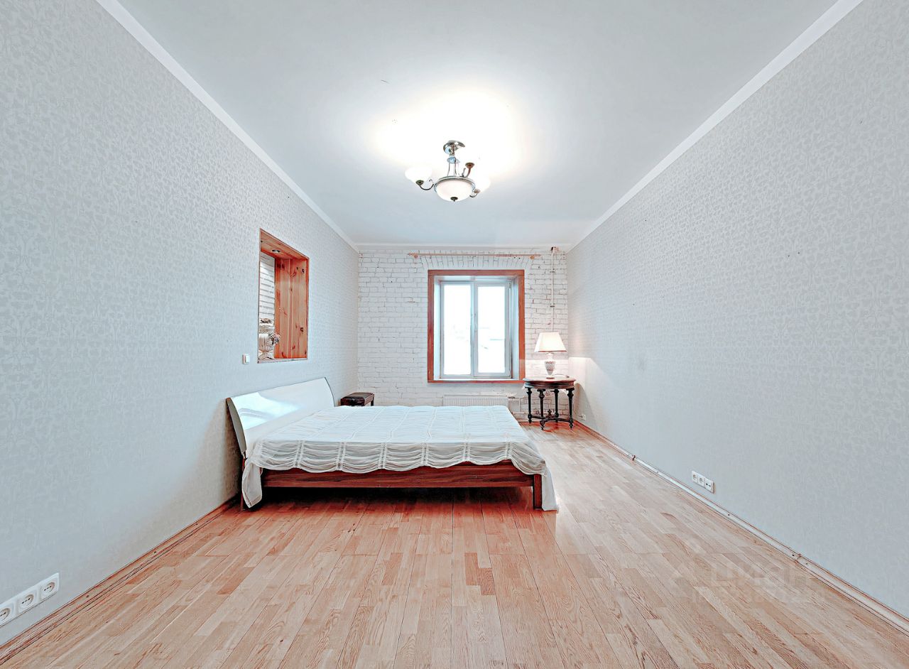 Аренда 3-комн квартиры на вторичном рынке Миллионная улица, 23