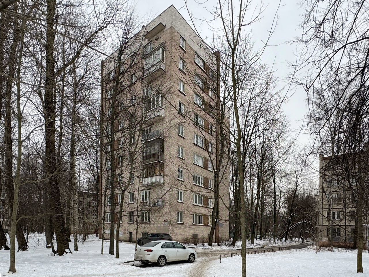 Продажа 2-комн квартиры на вторичном рынке улица Матроса Железняка,  д. 9