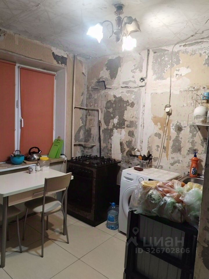 Продажа 3-комн квартиры на вторичном рынке Луга, проспект Володарского, 38