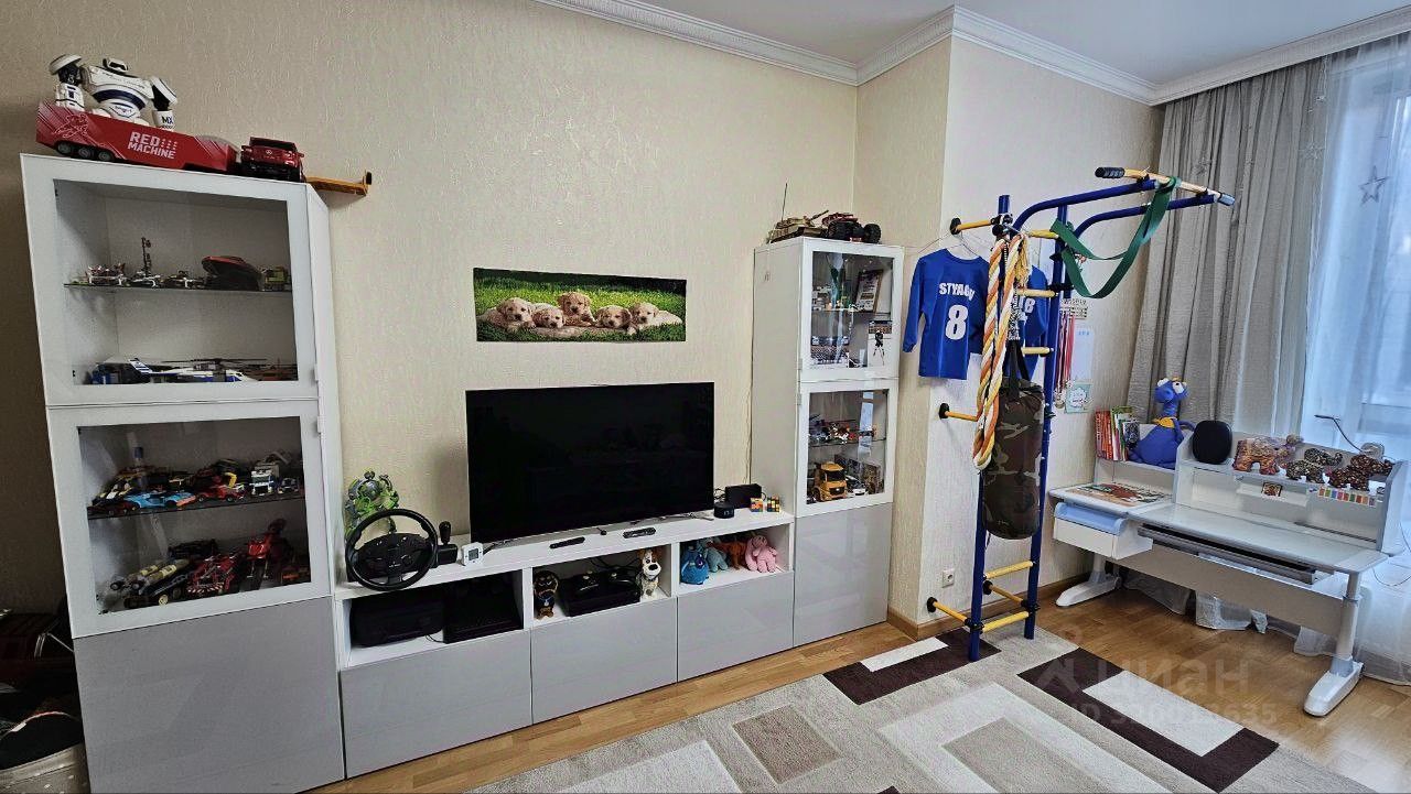 Продажа 3-комн квартиры на вторичном рынке Международный кв-л, Клязьма-Старбеево мкр, улица Загородная,  д. 2