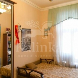 Продажа 4-комн квартиры на вторичном рынке ул Знаменка,  д. 15