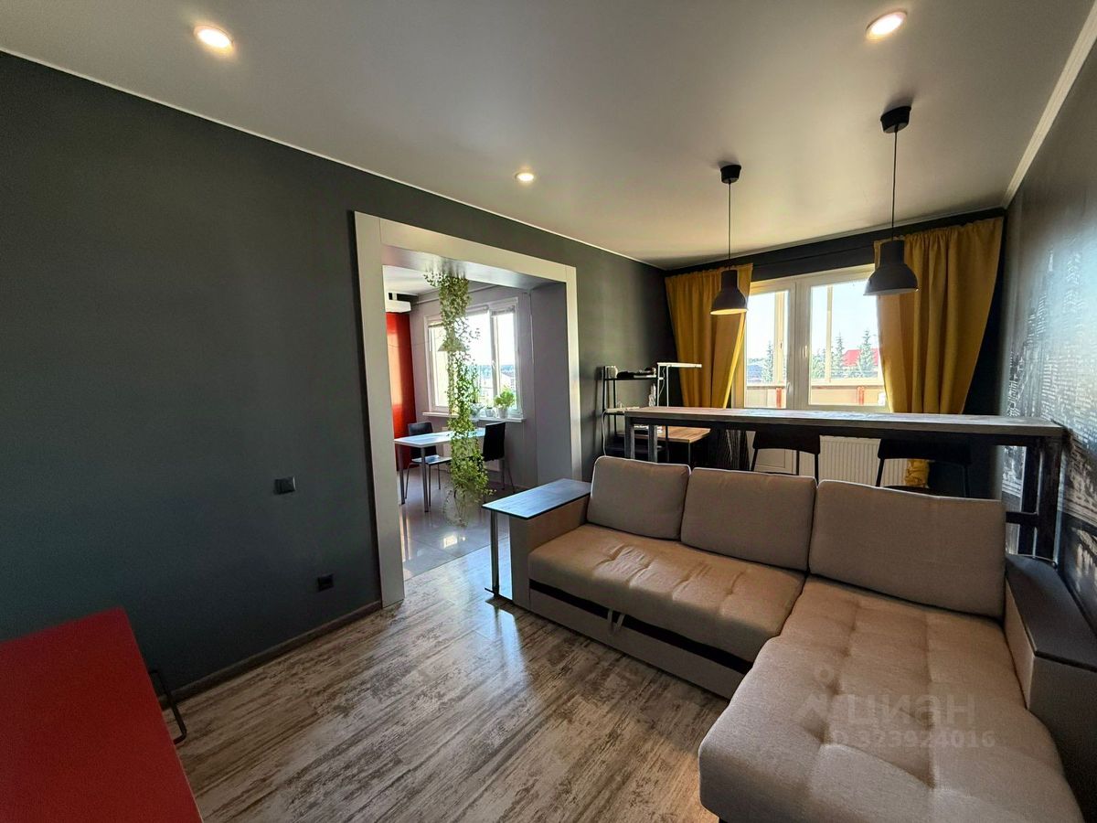 Продажа 3-комн квартиры на вторичном рынке д. Черная, улица Широкая, 23