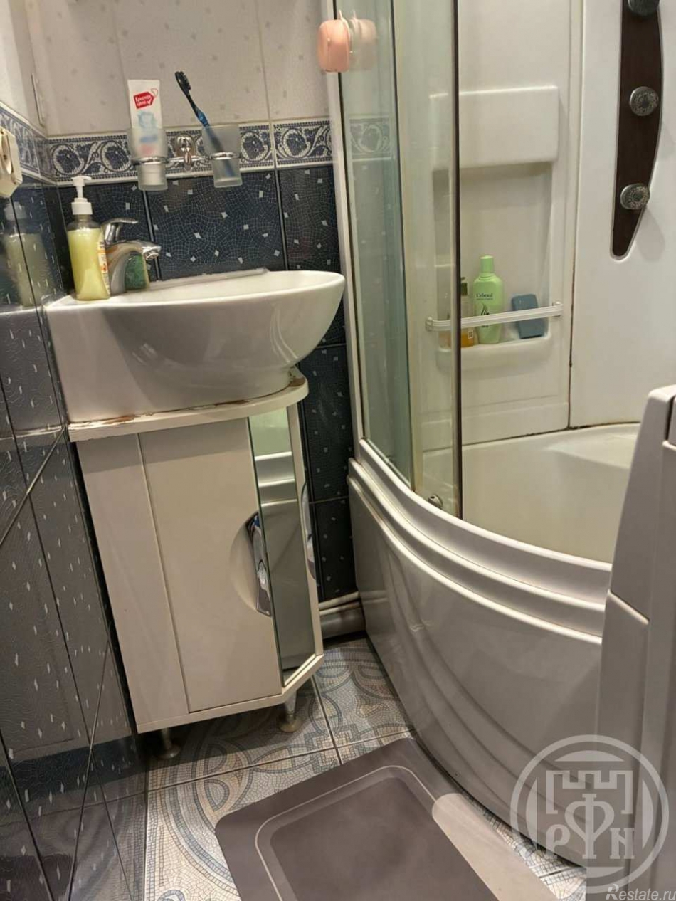 Продажа 2-комн квартиры на вторичном рынке Кронштадт г., Флотская ул. ,  д. 17