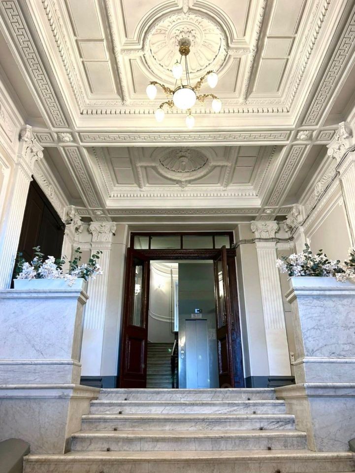 Продажа 4-комн квартиры на вторичном рынке Адмиралтейская набережная, 12-14