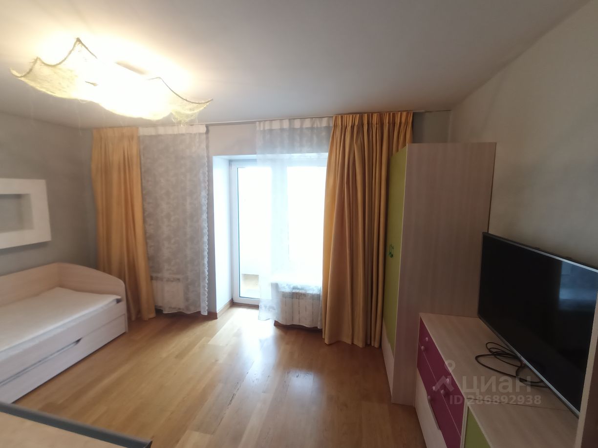 Аренда 3-комн квартиры на вторичном рынке Волочаевская улица, 8