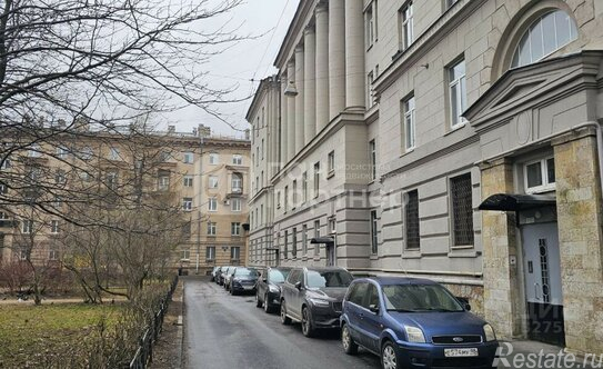 Продажа 2-комн квартиры на вторичном рынке площадь Чернышевского,  д. 10